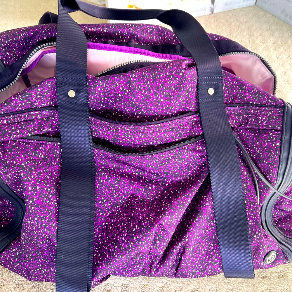 Lululemon Lightly Used Duffel Bag - Perfect for Gym or Travel
